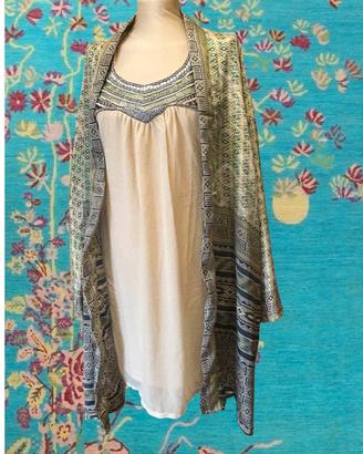 Vestito con corpetto ricamato
