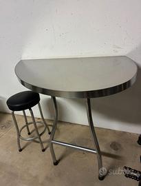 Tavolo acciaio Philippe Starck  con 4 sgabelli