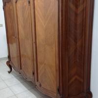 Armadio d'epoca in legno