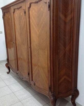 Armadio d'epoca in legno