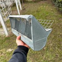 Mangiatoie esterene per conigli e uccelli