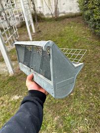 Mangiatoie esterene per conigli e uccelli