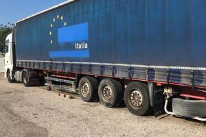 Semirimorchio schmitz centinato buca coils