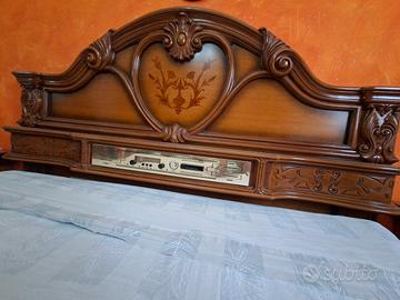 letto matrimoniale vintage con radio