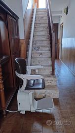 Montascale Stannah a poltroncina per scale dritte 