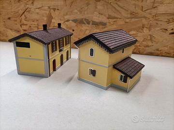lotto 2 edifici ferroviari scala H0 della Hornby