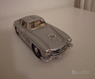 Modellino Mercedes-Benz 300 SL marca Bburago