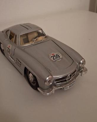Modellino Mercedes-Benz 300 SL marca Bburago