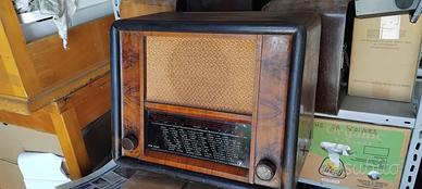Radio vintage PHILIPS italiana anni 40 a valvole.