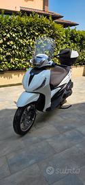 Piaggio Beverly 400 hpe con bauletto 