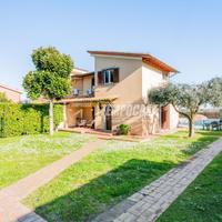 Villa Bifamiliare con piscina privata e fotovoltai