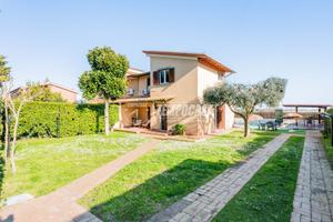 Villa Bifamiliare con piscina privata e fotovoltai