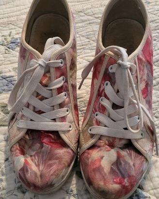 Sneakers in tela con tacco