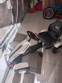 Machina con pedali per bambini