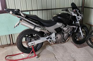Honda Hornet 600 del 2004 nera  mendo di 10.000 km