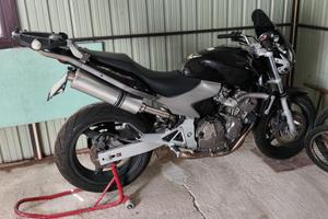 Honda Hornet 600 del 2004 nera  mendo di 10.000 km