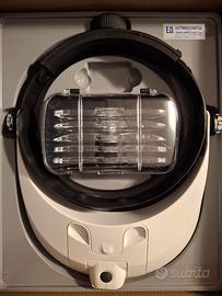 Lampada frontale con lenti ingrandimento.