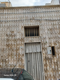 Abitazione indipendente con ampio lastrico solare