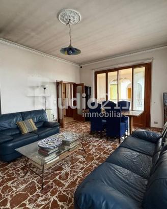 Appartamento di 155 m² con 5 locali e box auto a C