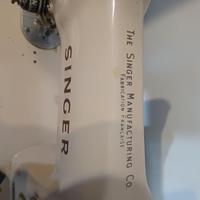 Macchina da cucire antica