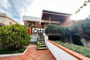 Villetta bifamiliare con giardino a Triscina