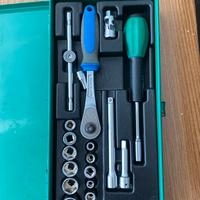 Cassetta con criicchetto e chiavi a boccola