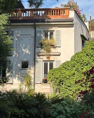 Villa di 600 m² con più di 5 locali a Milano