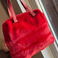 Borsa rossa in finta pelliccia
