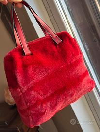 Borsa rossa in finta pelliccia