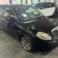 Lancia Ypsilon 1.3 MJT 75 CV MomoDesign