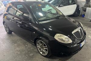 Lancia Ypsilon 1.3 MJT 75 CV MomoDesign