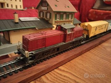 Locomotore Roco più carri