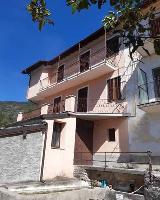Rustico / Casale di 240 m² con più di 5 locali a P