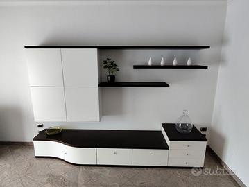 Mobile soggiorno moderno, laccato bianco e wengè