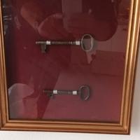 quadro con  antiche chiavi