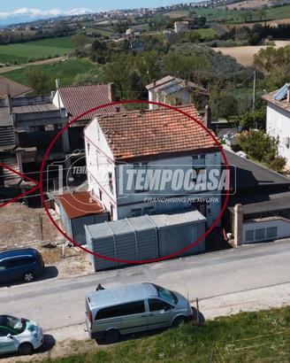 CASA INDIPENDENTE SU 2 PIANI DA RISTRUTTURARE