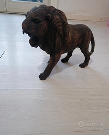 scultura in legno leone 