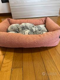 Cuccia rosa con cuscino girgio