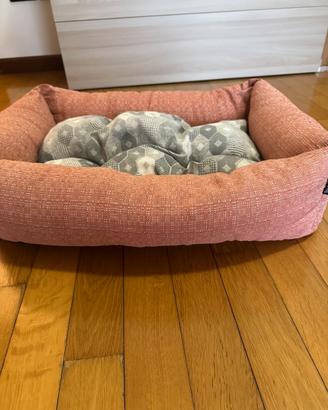 Cuccia rosa con cuscino girgio