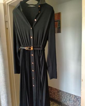 Vestito Versace e borsetta Valentino