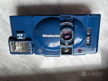 Olympus XA2 blu con flash