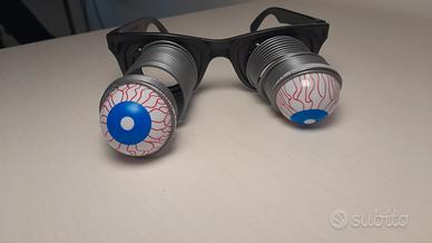 Occhiali con occhi finti