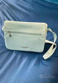 Borsa azzurra a tracolla
