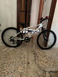 B'Twin Rockrider 300