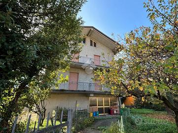 CASA SEMINDIPENDENTE A ESINE