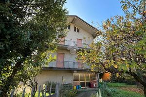 CASA SEMINDIPENDENTE A ESINE