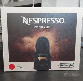 Macchina del caffè NESPRESSO ESSENZA MINI