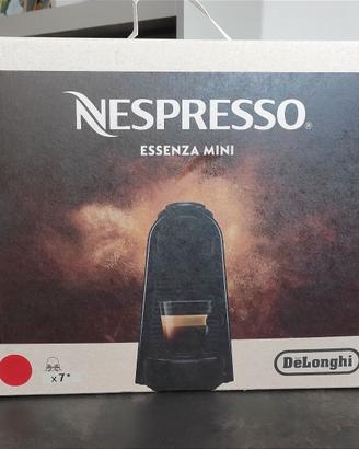 Macchina del caffè NESPRESSO ESSENZA MINI