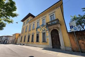 Villa di 585 m² con più di 5 locali a Rovato