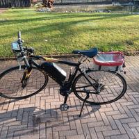 bicicletta con pedalata assistita 